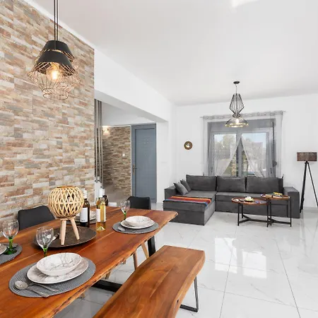 Villa Livis 2 *